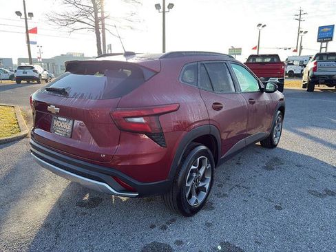 Used 2025 Chevrolet Trax LT w/ LT Convenience Package image 7