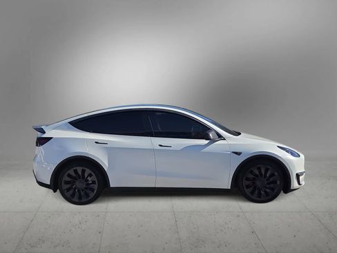 Used 2022 Tesla Model Y Performance image 10