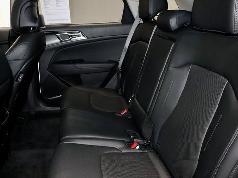 Used 2025 Kia Sportage EX w/ Premium Package image 24