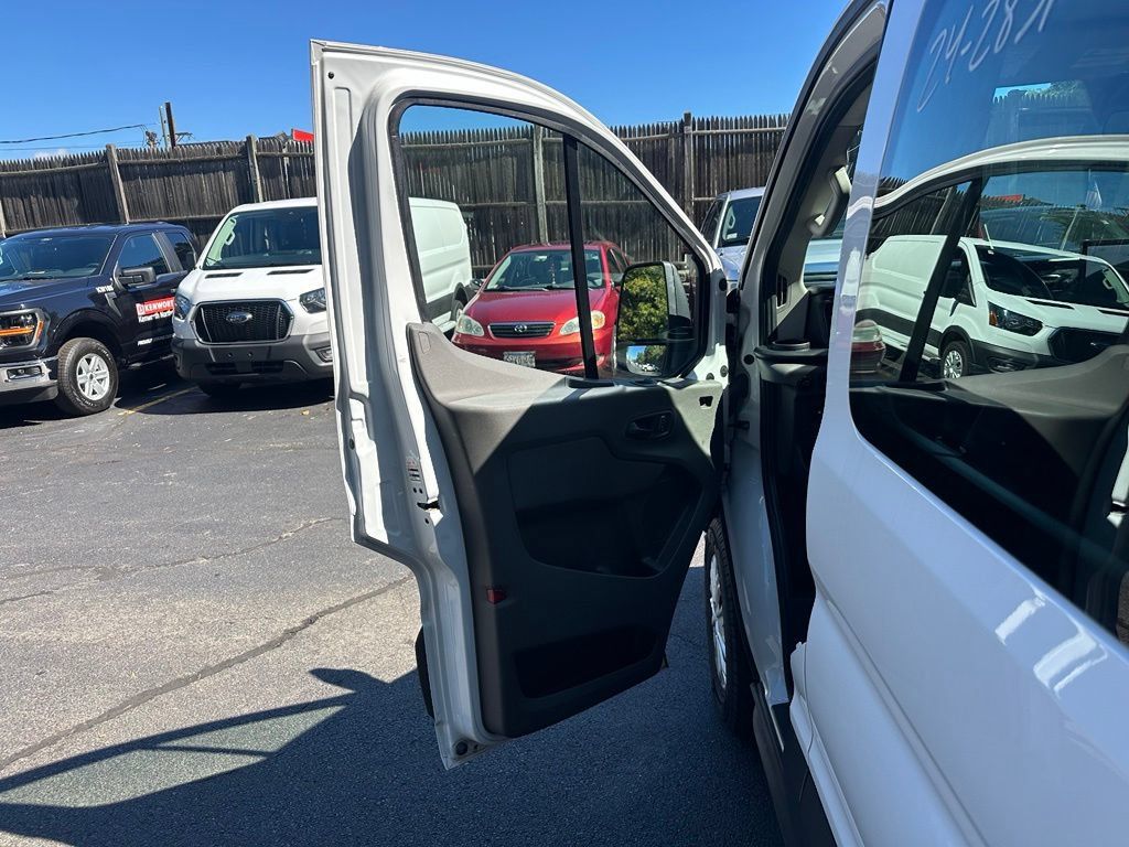 Used 2024 Ford Transit 350 XLT RWD image 11
