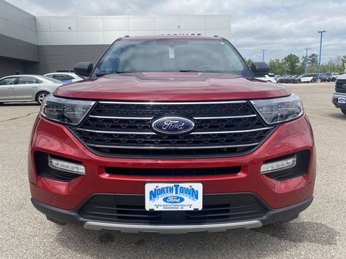 Used 2021 Ford Explorer XLT w/ Equipment Group 202A AWD/4WD image 4