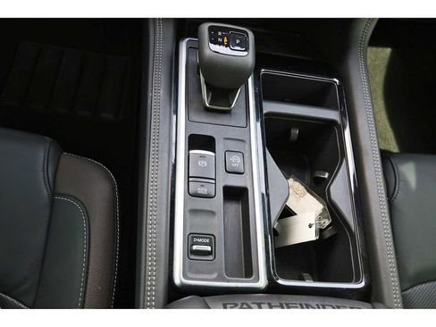 Used 2025 Nissan Pathfinder Platinum w/ Cargo Package image 28