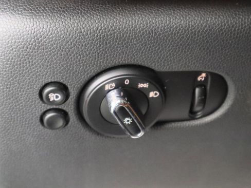 Used 2023 MINI Cooper 2-Door Hardtop w/ Signature Upholstery Package image 17