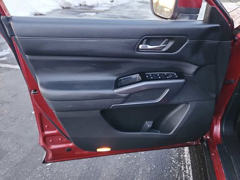 Used 2022 Nissan Pathfinder SL image 12