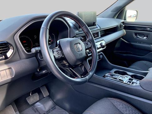 Used 2025 Honda Pilot Sport image 17