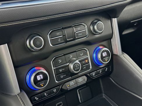 Used 2023 GMC Yukon XL SLT w/ LPO, Floor Liner Package image 17