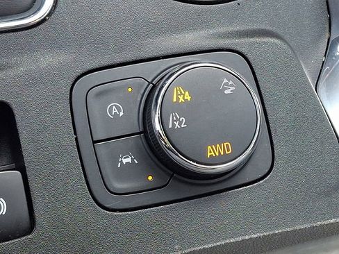 Certified 2023 Chevrolet Traverse LT image 27