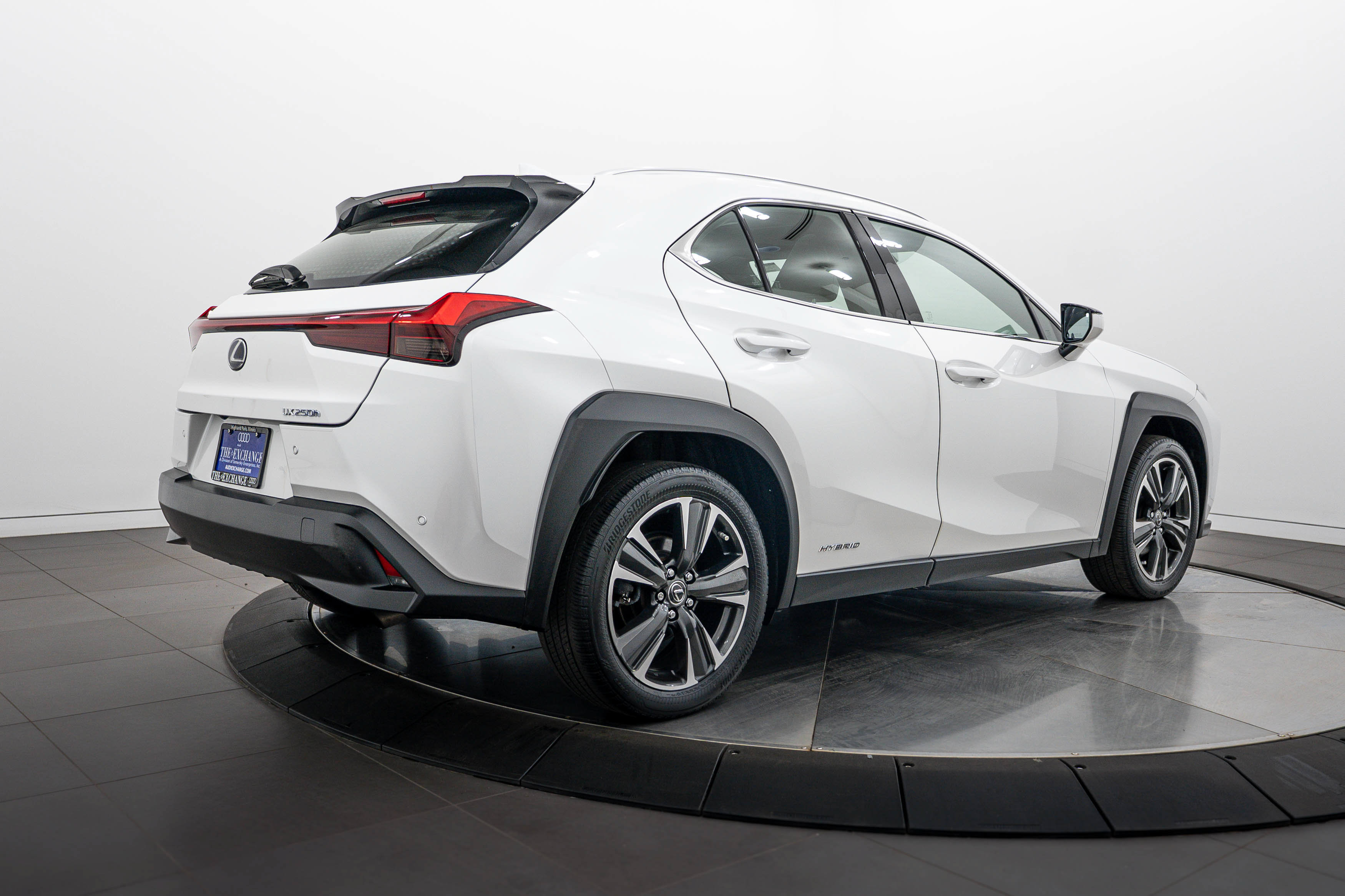 Used 2019 Lexus UX 250h AWD/4WD image 4