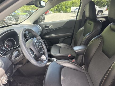 Used 2018 Jeep Compass Latitude w/ Popular Equipment Group AWD/4WD image 2