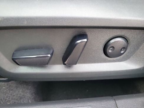 Used 2024 Nissan Rogue SV image 18