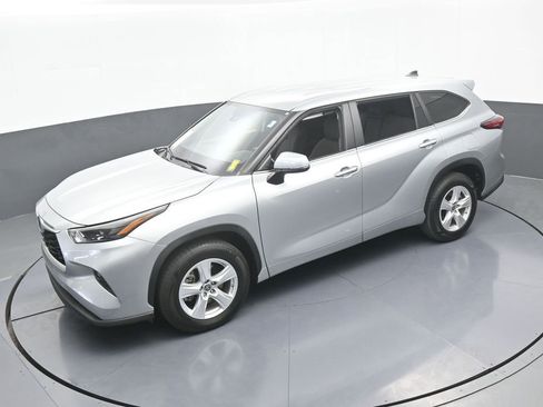 Used 2023 Toyota Highlander LE image 51