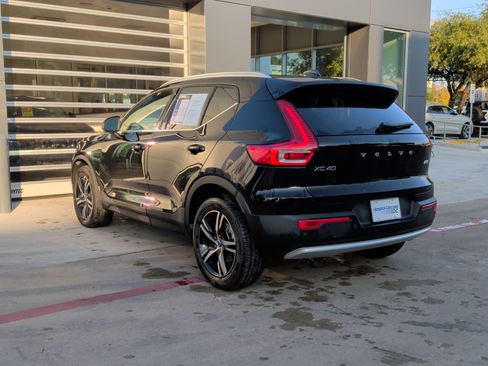 Used 2025 Volvo XC40 B5 Core image 7