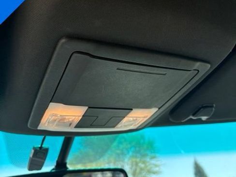 Used 2015 Ford Explorer XLT w/ Equipment Group 202A FWD image 22