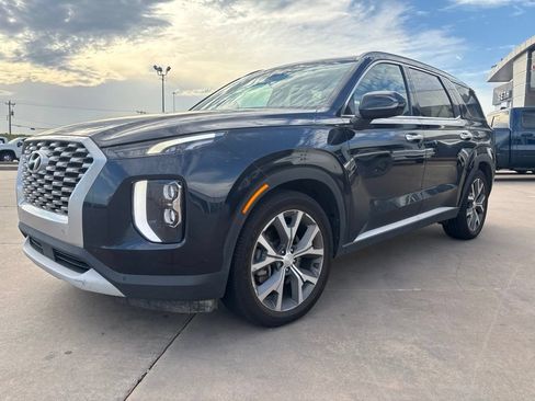 Used 2022 Hyundai Palisade SEL w/ Premium Package FWD image 3