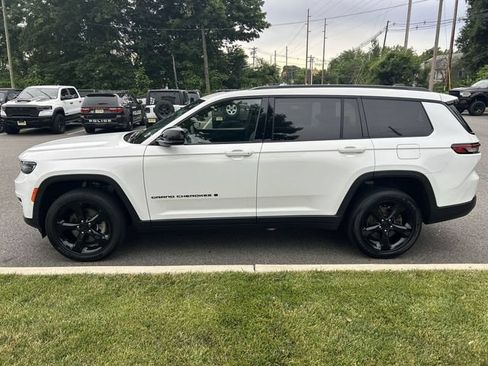 Used 2023 Jeep Grand Cherokee L Laredo AWD/4WD image 5