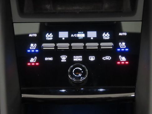 Certified 2025 Porsche Macan 4 Electric AWD/4WD image 30