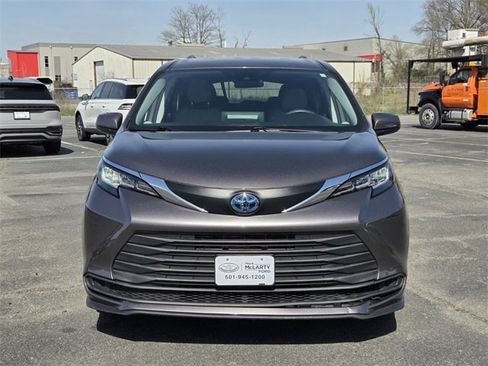 Used 2021 Toyota Sienna LE image 8