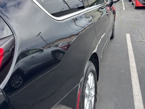 Used 2024 Chrysler Pacifica Touring-L image 5