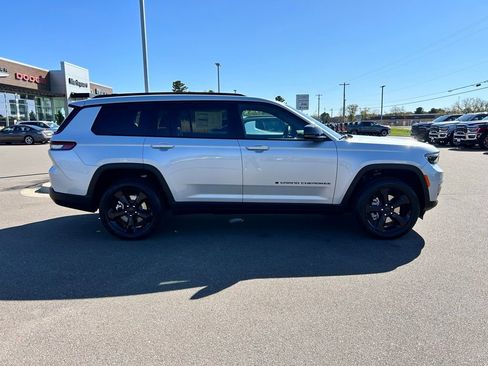 New 2025 Jeep Grand Cherokee L Limited w/ Black Appearance Package AWD/4WD image 2