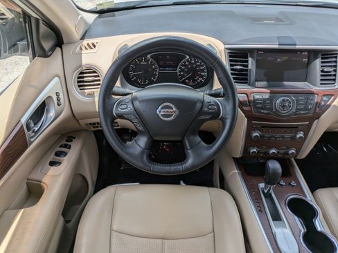 Used 2018 Nissan Pathfinder Platinum FWD image 16