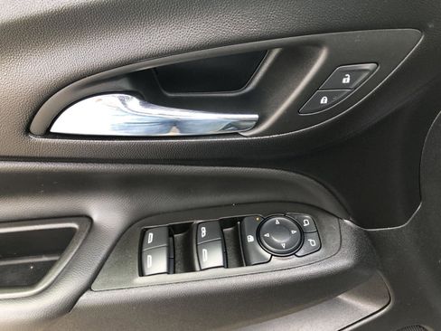 Used 2024 Chevrolet Equinox LT FWD image 18