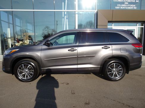 Used 2017 Toyota Highlander XLE w/ Protection Package #3 image 2