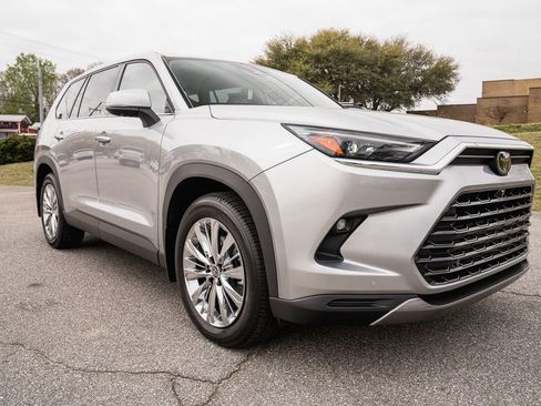 Used 2024 Toyota Grand Highlander Platinum image 10