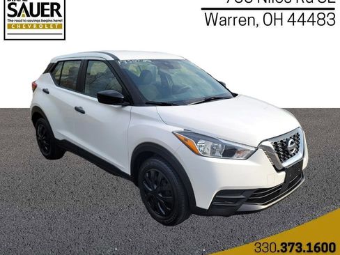 Used 2020 Nissan Kicks S image 1