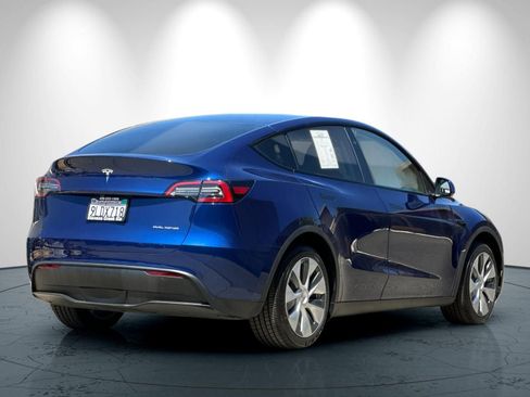 Used 2024 Tesla Model Y Long Range AWD/4WD image 4
