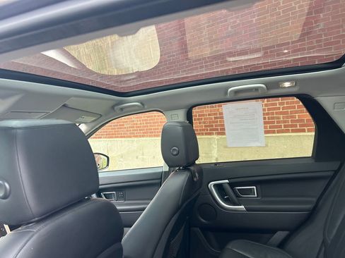 Used 2017 Land Rover Discovery Sport HSE AWD/4WD image 10