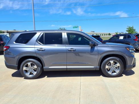 Used 2025 Honda Pilot EX-L image 8