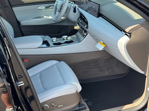 New 2026 Genesis GV70 2.5T Advanced AWD/4WD image 13