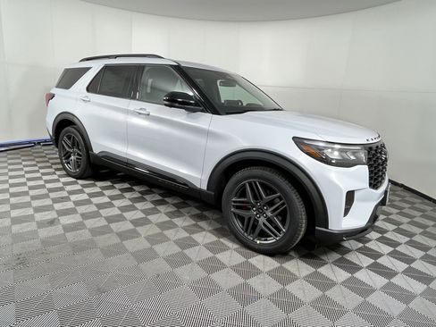 New 2026 Ford Explorer ST w/ Sun And Sound Package image 7