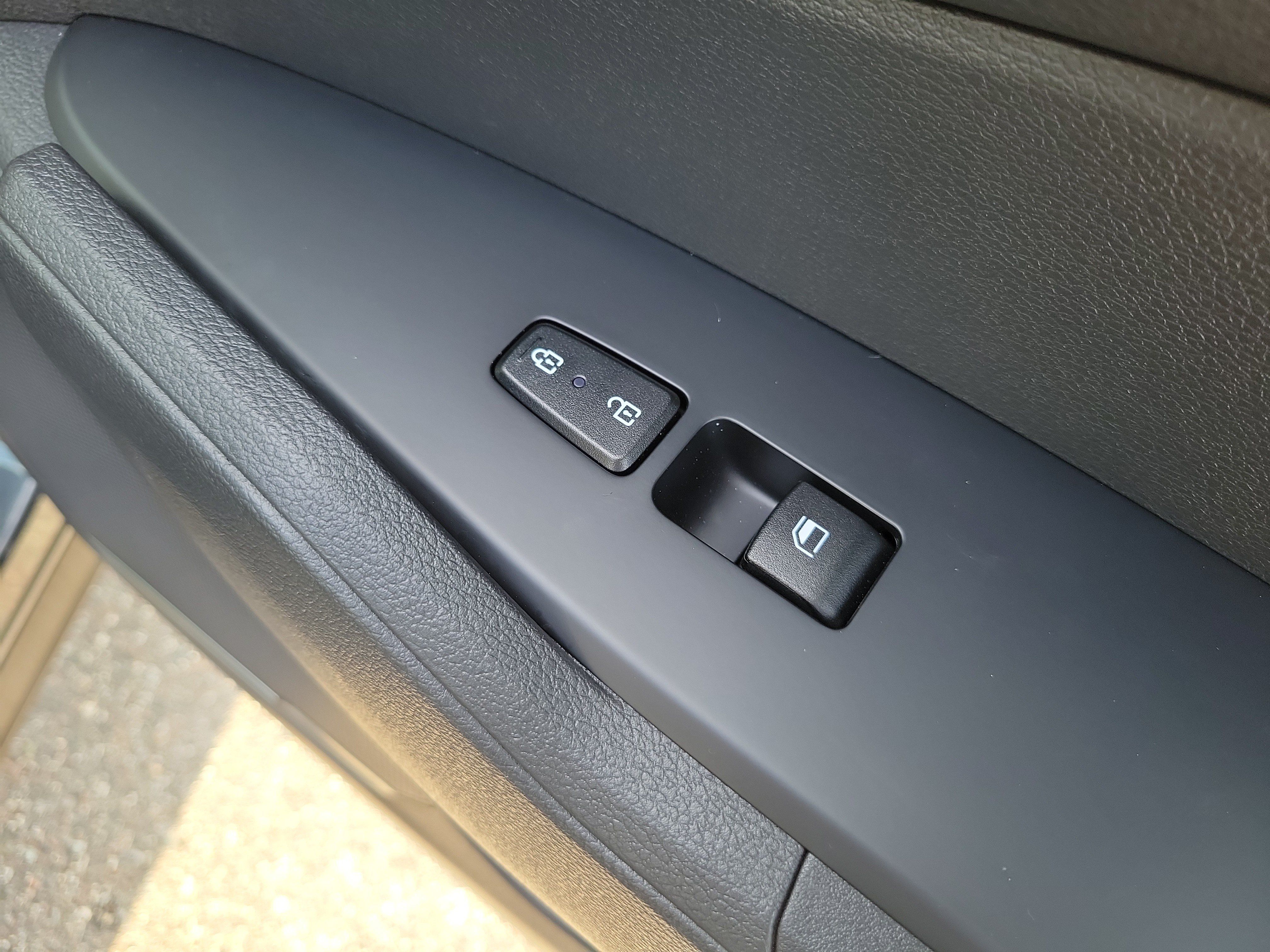 Certified 2025 Kia Sportage LX AWD/4WD image 9
