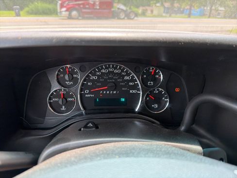 Used 2017 GMC Savana 2500 RWD image 32
