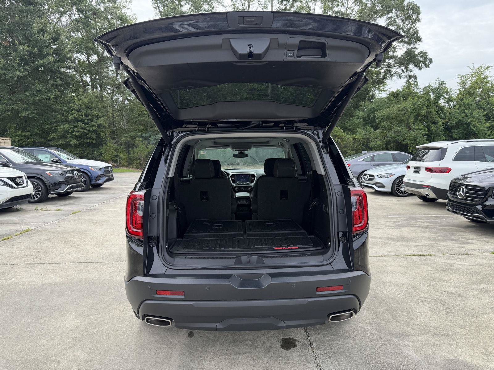 Used 2021 GMC Acadia SLE w/ Driver Convenience Package FWD image 23