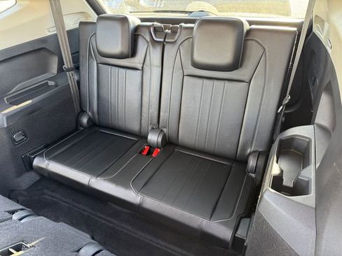 Used 2024 Volkswagen Tiguan SE FWD image 18