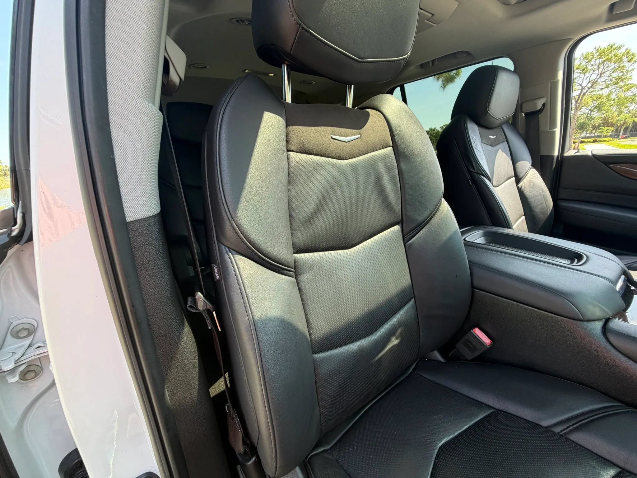 Used 2018 Cadillac Escalade Premium Luxury w/ LPO, Radiant Package RWD image 19
