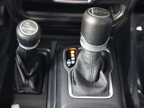 Used 2020 Jeep Gladiator Sport image 33