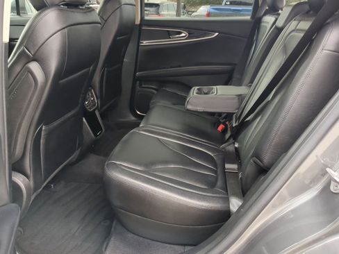 Used 2023 Lincoln Nautilus FWD w/ Premium Package image 21