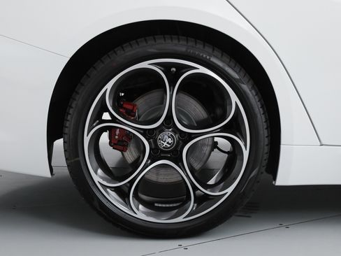 New 2026 Alfa Romeo Giulia w/ Driving Assist Package RWD image 22