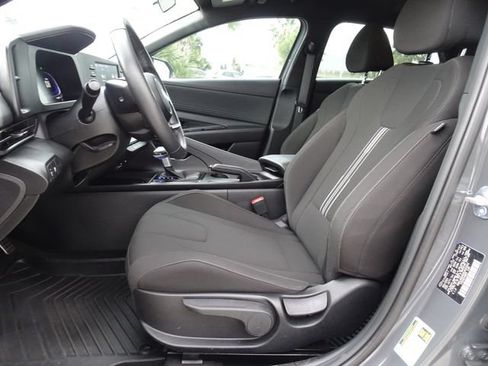 Used 2025 Hyundai Elantra Sport FWD image 7