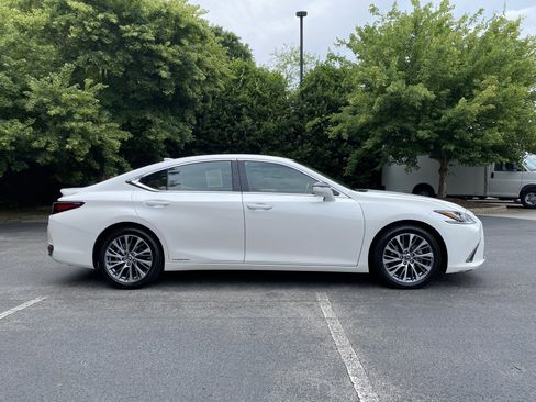 Used 2020 Lexus ES 300h w/ Premium Package FWD image 10