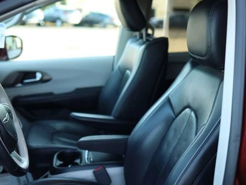 Used 2019 Chrysler Pacifica Limited FWD image 15