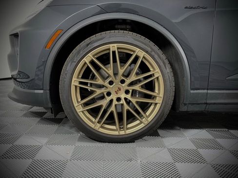 New 2024 Porsche Macan 4 Electric image 14