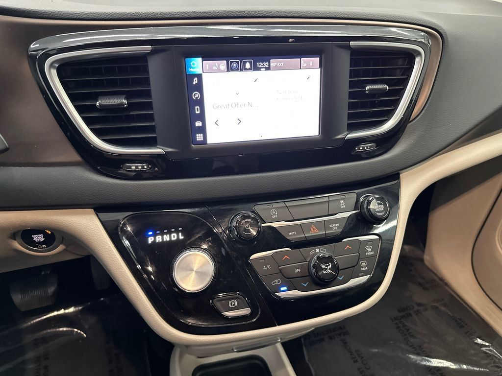 Used 2023 Chrysler Voyager LX FWD image 29