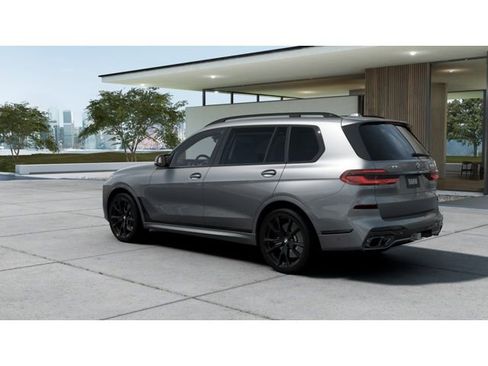 New 2026 BMW X7 M60i image 2
