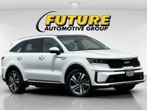 Certified 2023 Kia Sorento SX Prestige w/ Panoramic Sunroof Package AWD/4WD image 2