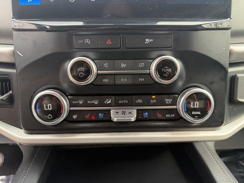 Used 2024 Ford Expedition XLT image 28