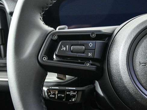 Certified 2025 Porsche Cayenne Coupe image 11